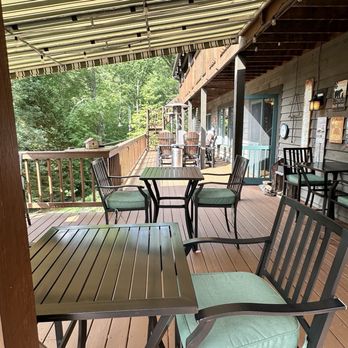 Bent Creek Lodge - The main floor lounging, eating area - Bed & Breakfast Near Me - Arden, North Carolina