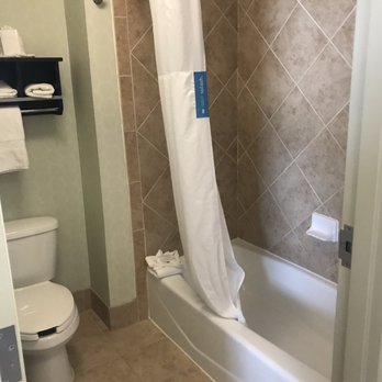 Hampton Inn & Suites Denison - Bathroom in king room - Hotels Near Me - Denison, Texas