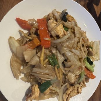 Bangkok Avenue - Drunken Noodles - Thai Near Me - Thousand Oaks, California Bangkok Avenue - Drunken Noodles - Thai Near Me - Thousand Oaks, California