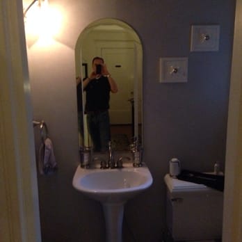 The One Bed and Breakfast - Upstairs half-bath. - Bed & Breakfast Near Me - Richmond, Virginia The One Bed and Breakfast - Upstairs half-bath. - Bed & Breakfast Near Me - Richmond, Virginia