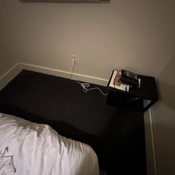 Freehand Chicago - A crusty brown spot left of that sorry excuse of a phone table. - Hotels Near Me - Chicago, Illinois