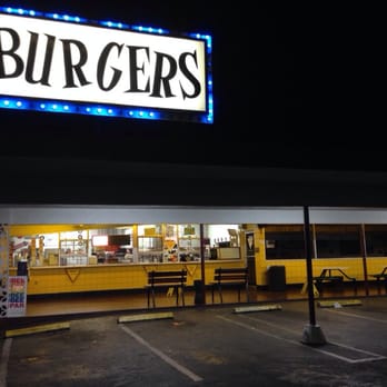 Triangle Drive In - a burgers restaurant at night - Burgers Near Me - Fresno, California Triangle Drive In - a burgers restaurant at night - Burgers Near Me - Fresno, California