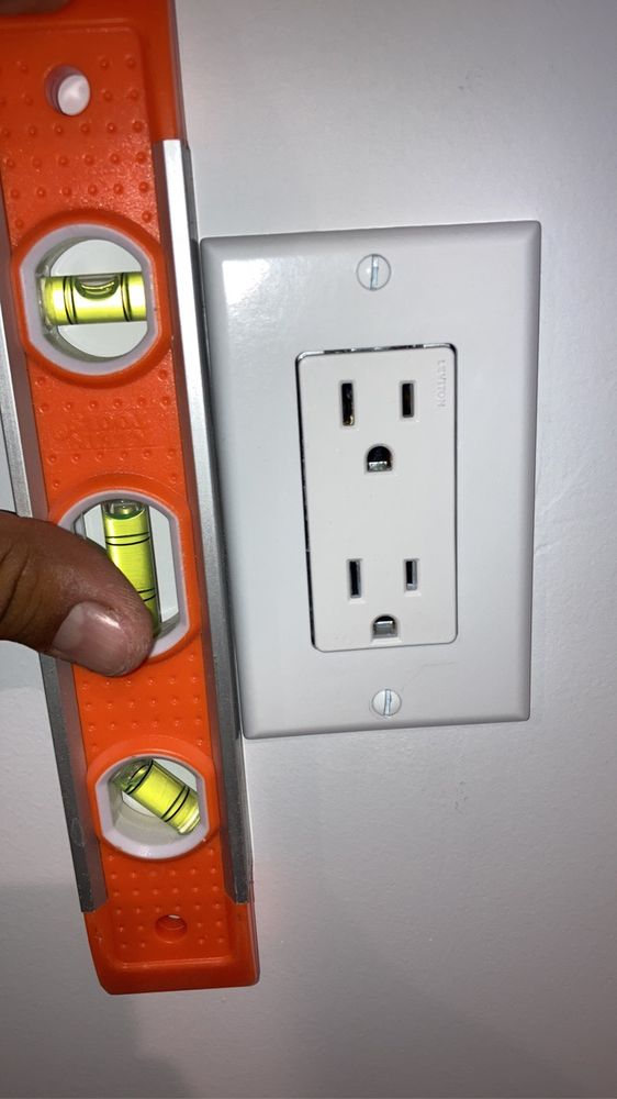 Slide of CircuitCity Electric
