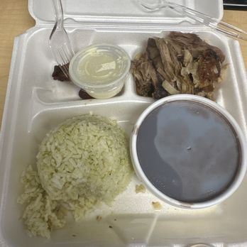 Que Rico Cuban Cafe - Lechon Asado / Roast Pork Platter - Cuban Near Me - Slidell, Louisiana