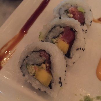 Earls Kitchen + Bar - Only 1 sushi roll Avail and has lots of rice in it.. - New American Near Me - Miami, Florida