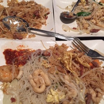 Canton Bistro - Singapore noodles loaded with chicken, shrimp, vegetables...fried rice with lots of BBQ pork. - Chinese Near Me - La Quinta, California Canton Bistro - Singapore noodles loaded with chicken, shrimp, vegetables...fried rice with lots of BBQ pork. - Chinese Near Me - La Quinta, California