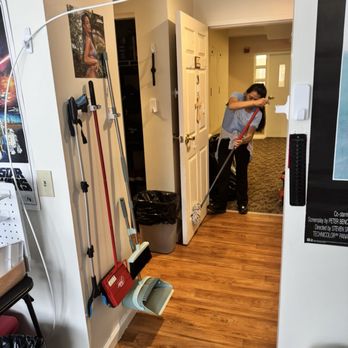 Atria Larson Place - My cleaning lady - Assisted Living Facilities Near Me - Hamden, Connecticut