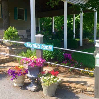 Virginia Mountain Vineyards - Wineries Near Me - Fincastle, Virginia Virginia Mountain Vineyards - Wineries Near Me - Fincastle, Virginia