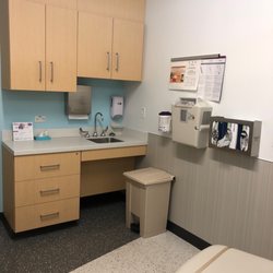 VCU Health Neuroscience, Orthopedic and Wellness Center - 4th floor exam room