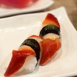 Achita Sushi - Surf Clam nigiri