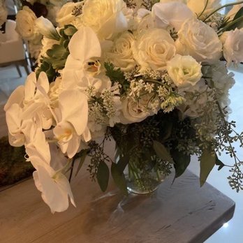 Martha - She sent this vase instead of the one we asked for and is definitely not worth 200$. - Party & Event Planning Near Me - Arcadia, California