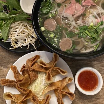 Saito & Pho - Combination Pho and Crab Rangoons - Vietnamese Near Me - Kaneohe, Hawaii