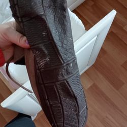 Izod - Sole desintigrated.