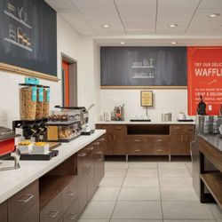 Hampton Inn Warroad - Breakfast Area