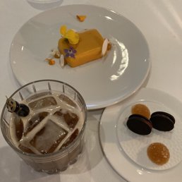 Apricot dessert (3.5/5), breakfast cocktail (3.5/5), and complimentary peach dessert ! Apricot dessert (3.5/5), breakfast cocktail (3.5/5), and complimentary peach dessert !