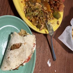 La Carreta - Fajita falling apart because of soupy tomato burrito