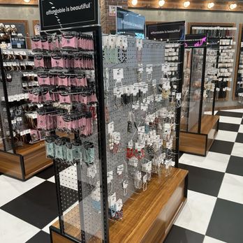 Arundel Mills - More jewelry - Shopping Centers Near Me - Hanover, Maryland