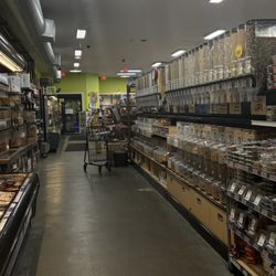 Common Crow Natural Market - Inside