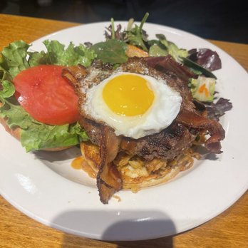 Coolidge Corner Clubhouse - Clubhouse CCC Burger - Sports Bars Near Me - Brookline, Massachusetts