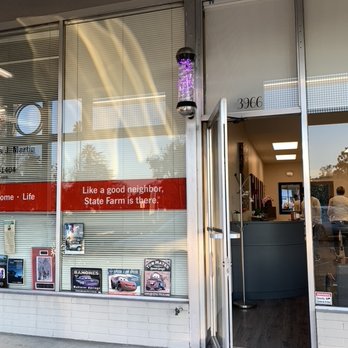Étoile - Old style barber pole reimagined into a light show! - Hair Stylists Near Me