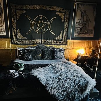 The Black Monarch Hotel - The swinging bed in The Black Annis. - Hotels Near Me - Victor, Colorado The Black Monarch Hotel - The swinging bed in The Black Annis. - Hotels Near Me - Victor, Colorado