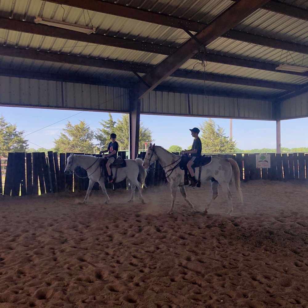 Los Saltos Ranch - Covered arena - Horseback Riding Near Me - Whitesboro, Texas Los Saltos Ranch - Covered arena - Horseback Riding Near Me - Whitesboro, Texas