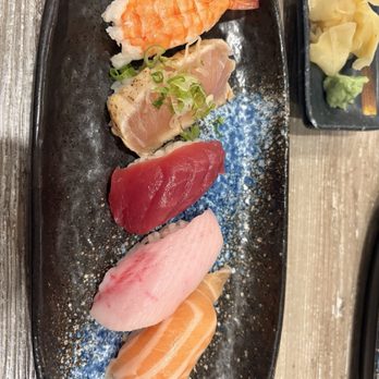 Temari-zushi - Nigiri plate - Sushi Bars Near Me - San Diego, California