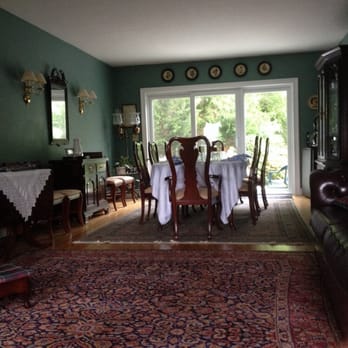 3 Waves Bed & Breakfast - Picture of dining area. - Bed & Breakfast Near Me - Plymouth, Massachusetts 3 Waves Bed & Breakfast - Picture of dining area. - Bed & Breakfast Near Me - Plymouth, Massachusetts