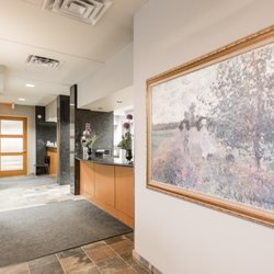 Thomas Nakatsui, MD FRCP FAAD - Nakatsui DermaSurgery Centre - Nakatsui DermaSugery Centre Reception Area