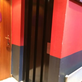 Le Village - Tiny elevator - max occupancy is 2 people. Or 1 plus a small luggage. - Hostels Near Me - Paris, 75 Le Village - Tiny elevator - max occupancy is 2 people. Or 1 plus a small luggage. - Hostels Near Me - Paris, 75