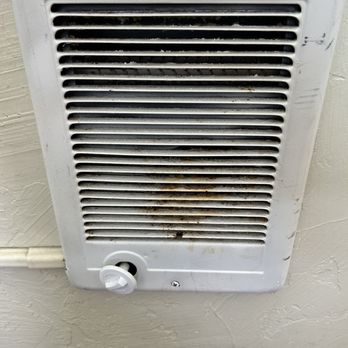 Surfer Beach Hotel - Disgusting vent. - San Diego, CA