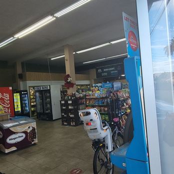 Eddie's Market - Inside - Pizza Near Me - Long Beach, California Eddie's Market - Inside - Pizza Near Me - Long Beach, California