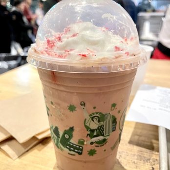 Shake Shack Woodbury Commons - Holiday Shake - Chocolate peppermint - Burgers Near Me - Central Valley, New York Shake Shack Woodbury Commons - Holiday Shake - Chocolate peppermint - Burgers Near Me - Central Valley, New York