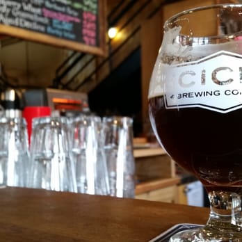 Icicle Brewing - Oak Aged Decline Barley Wine 9% abv 70 ibu - Brewpubs Near Me - Leavenworth, Washington