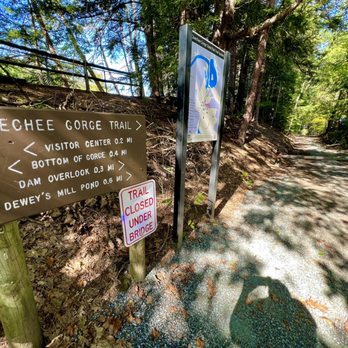 Quechee Gorge State Park - A small trail takes you to the dam - it's just over 1/4 mile - definitely worth the short walk - Parks Near Me - Quechee, Vermont
