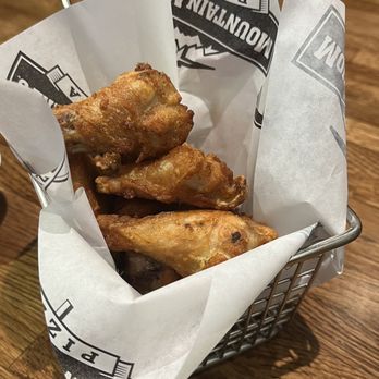 Mountain Mike's Pizza - Plain Wings - Pizza Near Me - Norwalk, California