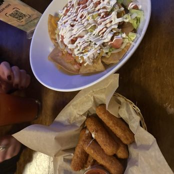 Pour Decisions Chicago - Nachos, Mozzarella Sticks - Gastropubs Near Me - Chicago, Illinois