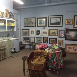 Old City Hotel Emporium - Art gallery and outdoor kitchen area