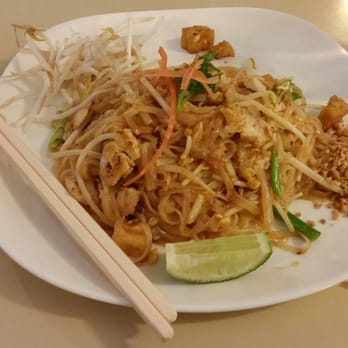 Thai On Yonge - Chicken padthai lunch special - Thai Near Me - Toronto, Ontario