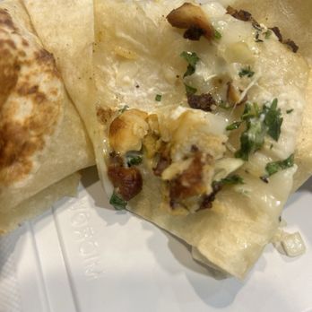 Carrillo’s tacos Mexican food - I opened the burrito so you could really see the dried chicken - Mexican Near Me - Concord, California Carrillo’s tacos Mexican food - I opened the burrito so you could really see the dried chicken - Mexican Near Me - Concord, California