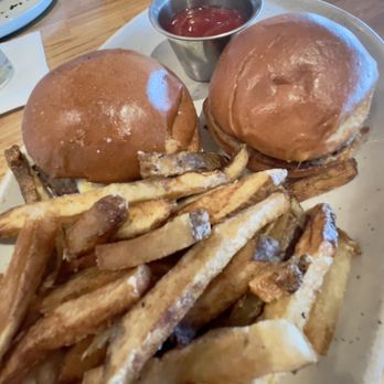 Mahi’ai Table - Hamburger sliders - Cocktail Bars Near Me - Kapolei, Hawaii