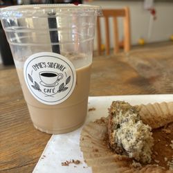 Emmie's Sidewalk Cafe - Banana bread latte and banana muffin