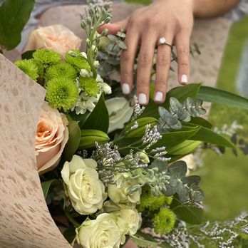 Laguna Beach Florist - Bouquet with blush, ivory, soft colored flowers and eucalyptus - Florists Near Me - Laguna Beach, California Laguna Beach Florist - Bouquet with blush, ivory, soft colored flowers and eucalyptus - Florists Near Me - Laguna Beach, California