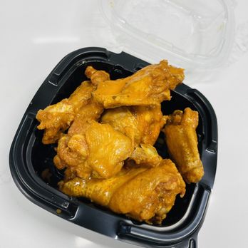 Philly's Original Cheesesteaks - Garlic Buffalo wings! - Cheesesteaks Near Me - St Clair Shores, Michigan