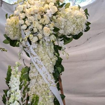 Commerce Flowers - Beautiful flowers at my aunt's memorial service - Florists Near Me - City Of Commerce, California