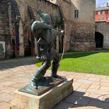 Nottingham Castle - La statua di Robin Hood all'esterno - Landmarks & Historical Buildings Near Me - Nottingham, NTT Nottingham Castle - La statua di Robin Hood all'esterno - Landmarks & Historical Buildings Near Me - Nottingham, NTT