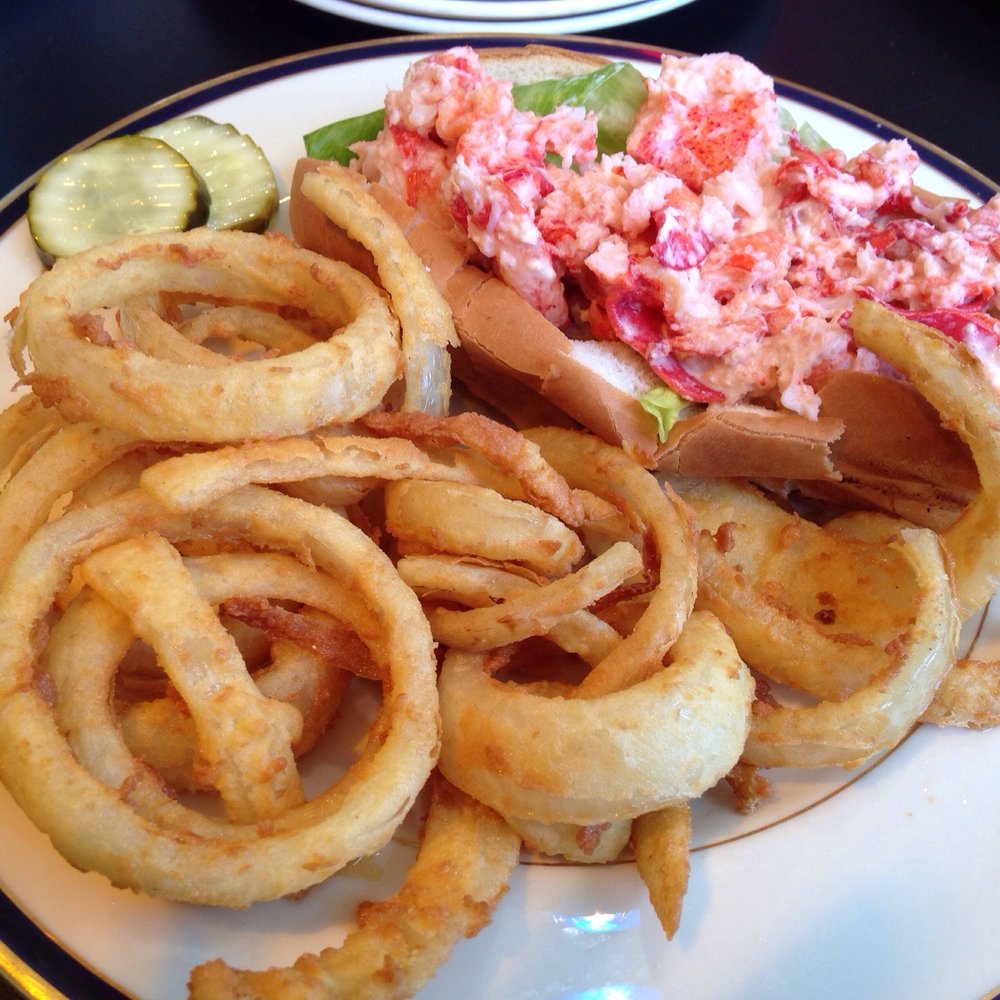 The Shanty - Lobster roll with yummy onion rings - American Near Me - Plymouth, Massachusetts The Shanty - Lobster roll with yummy onion rings - American Near Me - Plymouth, Massachusetts