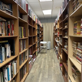 The Grumpy Bookpeddler - Used Bookstore Near Me - Murfreesboro, Tennessee
