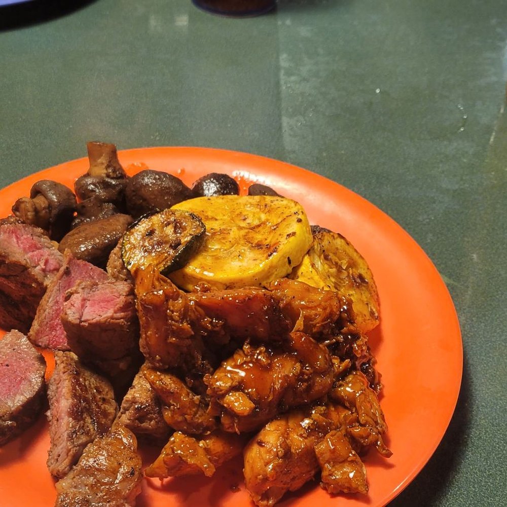 Western Sizzlin - Steak, squash, zucchini, sauteed mushrooms and BBQ chicken - Buffets Near Me - Rainbow City, Alabama Western Sizzlin - Steak, squash, zucchini, sauteed mushrooms and BBQ chicken - Buffets Near Me - Rainbow City, Alabama