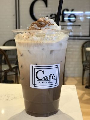 Cafe at Klom Klorm by null